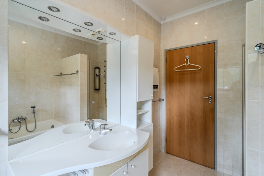 4 Bedroom Property for Sale in Dennendal Western Cape